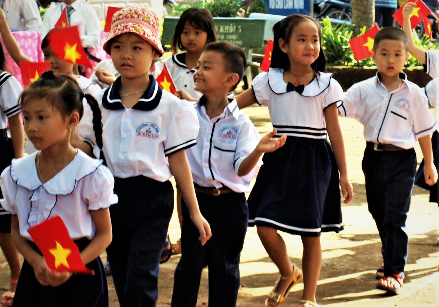 ĐÔI BÀN CHÂN NHỎ