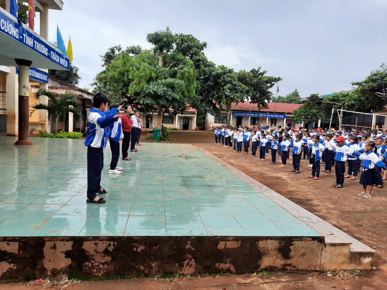 Tập thể dục giữa giờ